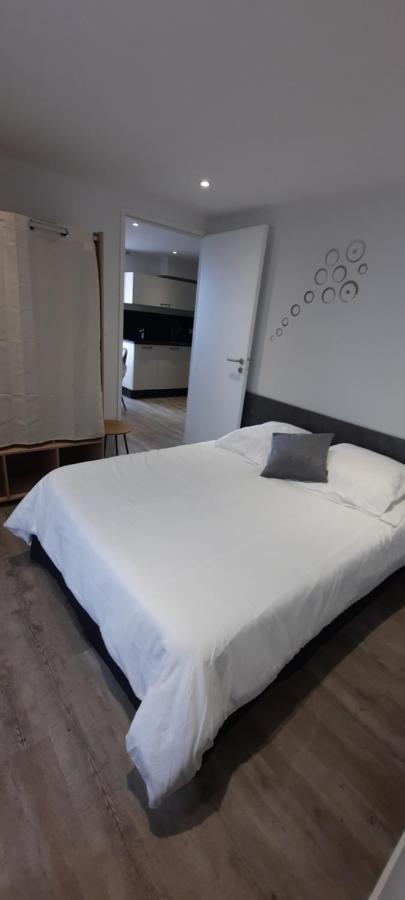 Les Appartements De La B Saint-Benoît-des-Ondes Exterior foto